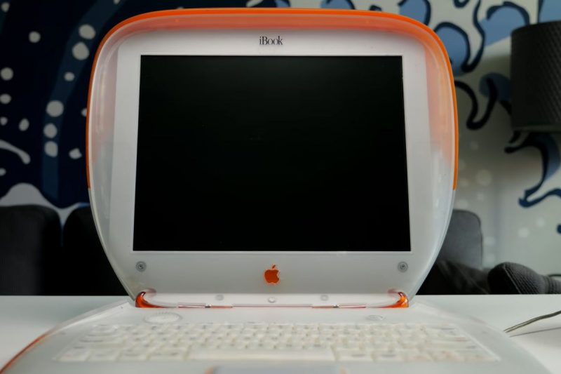 Restoring Apple’s Terrible but Awesome iBook Laptop